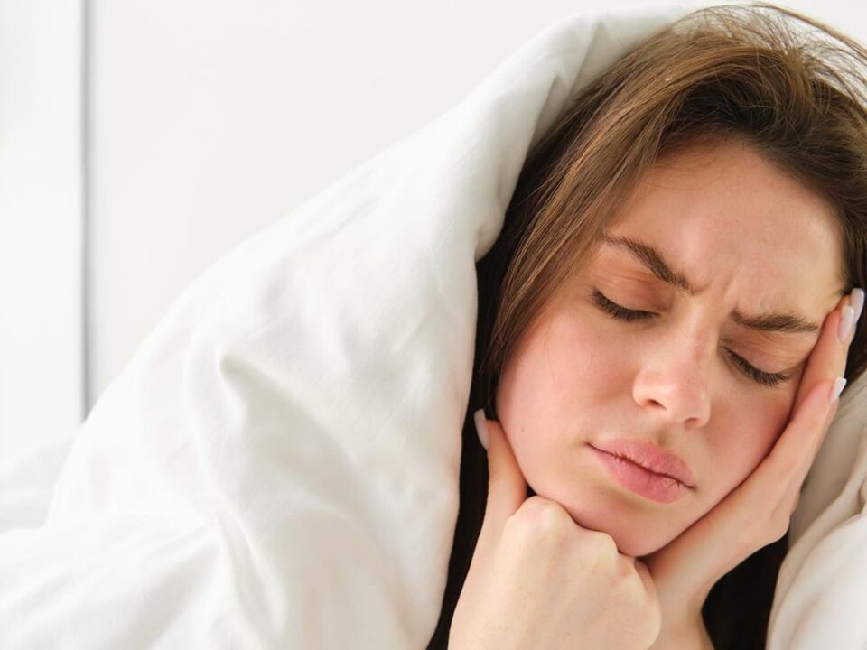 How to Sleep With a Toothache